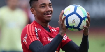 Vitinho se apresenta sem dores e é opção para enfrentar o São Paulo