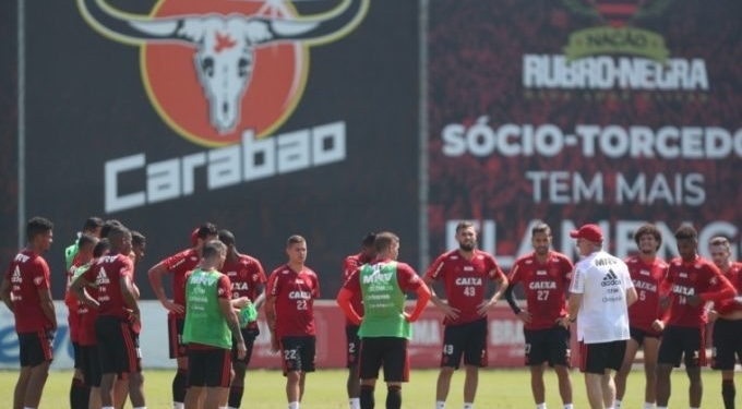 Técnico e "psicólogo" de medalhões. Os dez dias de Dorival no Flamengo