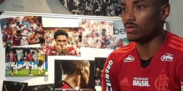À procura do momento marcante, Vitinho admite pressão extra pelos 40 mi e esquenta "jogo do ano"