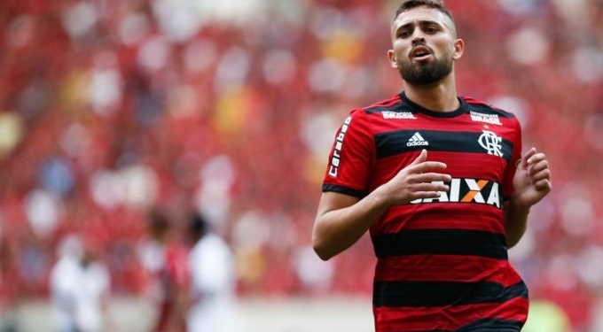 Léo Duarte diz que Fla não pode errar e torce para “lei do ex” se repetir com Vitinho contra o Bota
