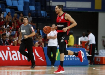 Varejão comenta atuação vibrante do Flamengo na vitória sobre o Corinthians