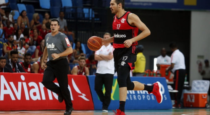 Varejão comenta atuação vibrante do Flamengo na vitória sobre o Corinthians