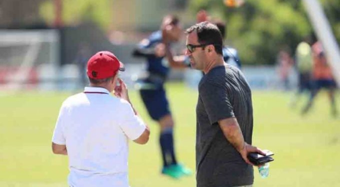 Ações desagradam, futebol não ajuda e situação tenta distanciar-se de Bandeira de Mello