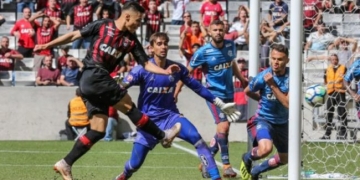 Flamengo reencontra Atlético-PR para vingar pior derrota no Brasileiro