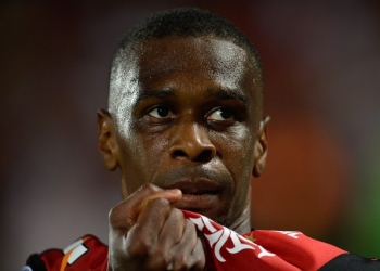 Aos 39 anos e perto do adeus, Juan renova contrato com o Flamengo até abril de 2019