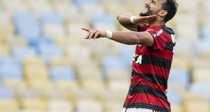 Artilheiro e questionado, Dourado garantiu nove pontos ao Fla no Brasileiro