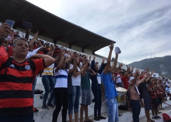 Bandeira é hostilizado e ironiza torcedores do Flamengo em protestos após título do OPG