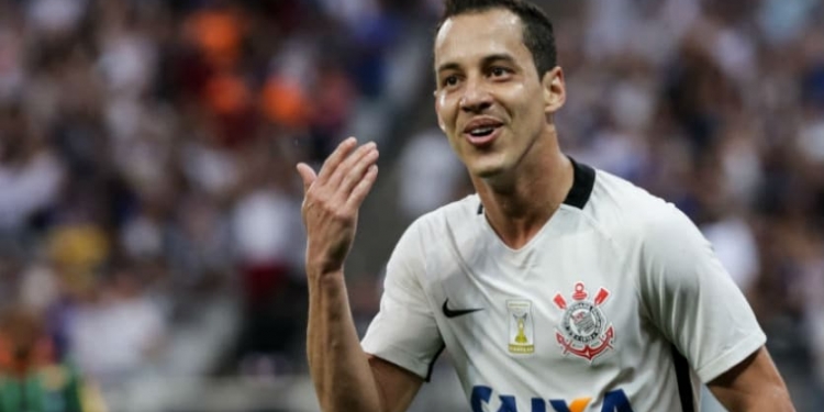 Cruzeiro diz que Rodriguinho foi oferecido, mas que Flamengo já fez 'proposta de R$ 700 mil por mês'