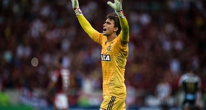 César ''passa no vestibular'' após falha, salva o Flamengo e vive jogo mais especial de sua carreira