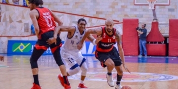 Destaque no FlaBasquete, Jhonathan comenta desafios de jogar fora de casa