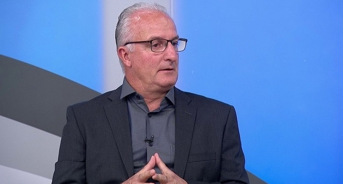 Dorival pensa em título, mas lamenta rodada "terrível" após derrota: "Não jogamos nada"