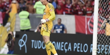 Feliz aniversário: Henrique Dourado marca, César pega pênalti, e Flamengo vence Santos no Maracanã