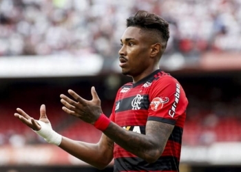 Flamengo peca nas finalizações e vê título do Brasileirão mais longe