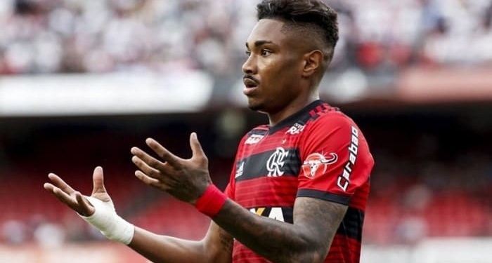 Flamengo peca nas finalizações e vê título do Brasileirão mais longe