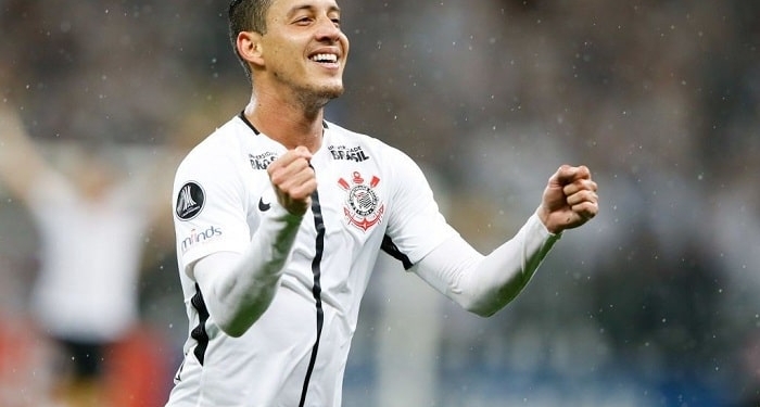Flamengo pensa em 2019 e mira Rodriguinho para vaga de Paquetá