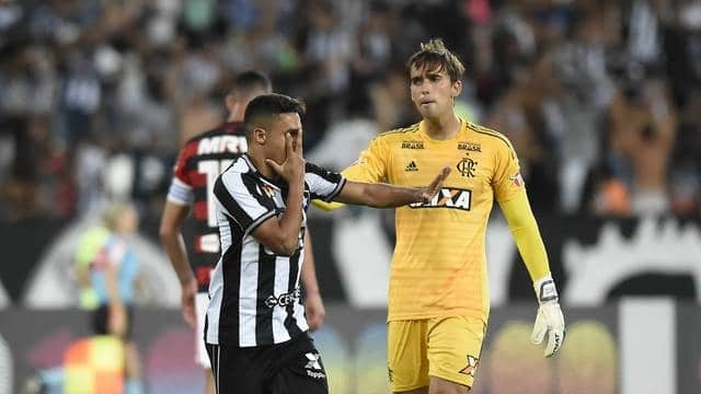 Flamengo perde clássico para o Botafogo e pode se distanciar ainda mais do título do Brasileiro