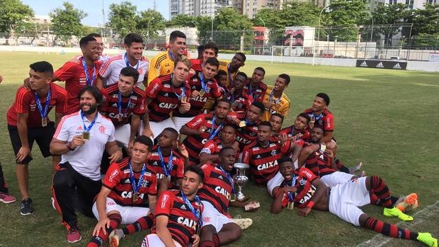 Flamengo segura o Fluminense na Gávea e fatura o décimo título do Torneio OPG
