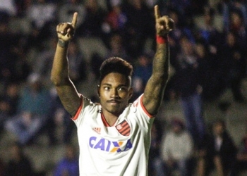Maior venda do Botafogo, Vitinho reencontra o clube agora pelo Flamengo