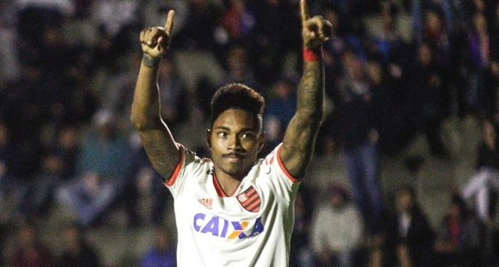 Maior venda do Botafogo, Vitinho reencontra o clube agora pelo Flamengo