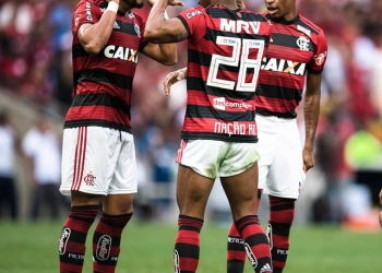 Mudanças fazem Flamengo crescer em partida de pouca criatividade