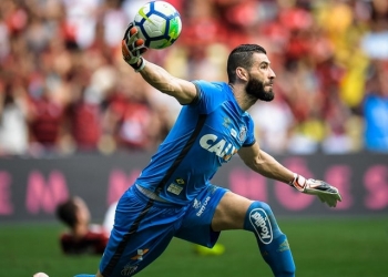 Presidente do Santos diz que Flamengo quer Vanderlei e confirma interesse do SP