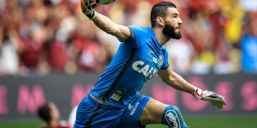 Presidente do Santos diz que Flamengo quer Vanderlei e confirma interesse do SP