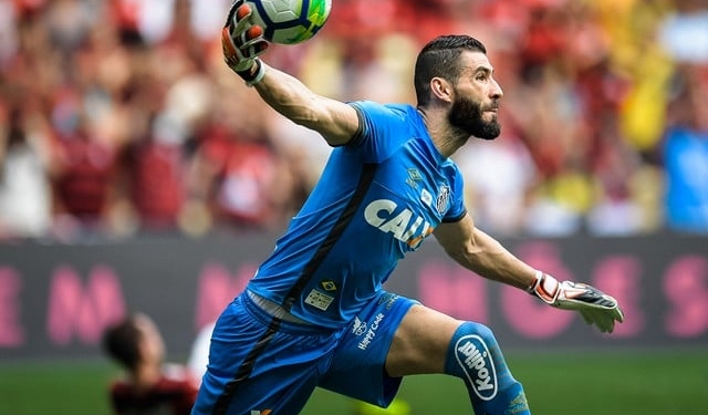 Presidente do Santos diz que Flamengo quer Vanderlei e confirma interesse do SP