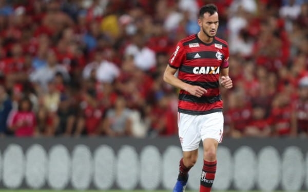 Com dores, Réver é cortado de jogo do Flamengo; dúvida entre Paquetá e Diego no meio