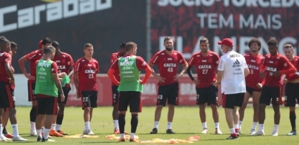Dorival diz que Diego é única dúvida no Fla e ainda mantém sonho por título