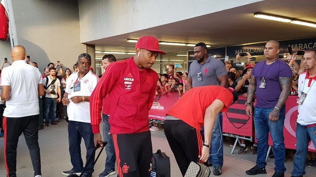 Com 18% de imposto, custo total de Vitinho sai a R$ 54 milhões, aponta balanço do Flamengo