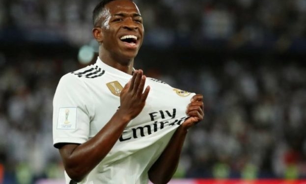 De Zico a Vinicius: Jogo das Estrelas reúne gerações e craques no Maracanã
