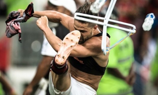 Flamengo tem primeira reunião por renovação de Diego, mas enfrenta concorrência da MLS