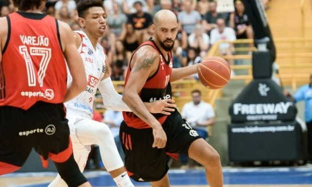 Flamengo vence Franca e leva título da Copa Super 8