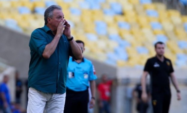 Com novo comitê de futebol, Abel já trabalha por reforços do Flamengo
