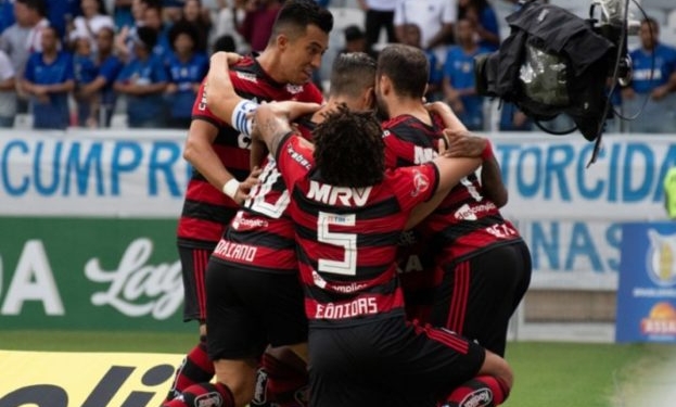 Com sorteio de camisas, Fla e MRV oficializam renovação do patrocínio