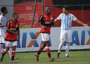 Inspirado em Juan e Bailly, jovem do Fla celebra ano com títulos sobre Flu e Real Madrid