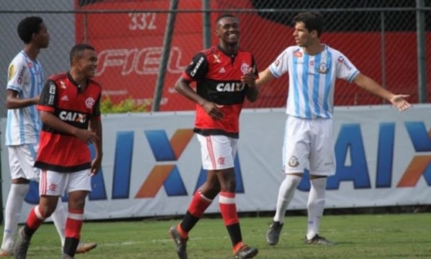 Inspirado em Juan e Bailly, jovem do Fla celebra ano com títulos sobre Flu e Real Madrid