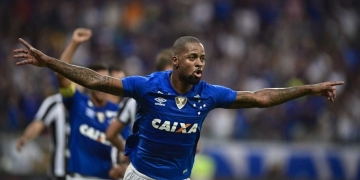 A pedido de Abel, Dedé é o nome número 1 na lista de reforços do Flamengo