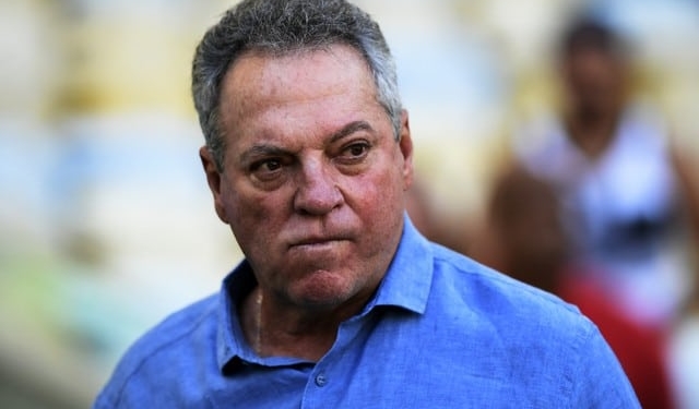 Abel Braga prioriza Flamengo e fica mais distante do Santos
