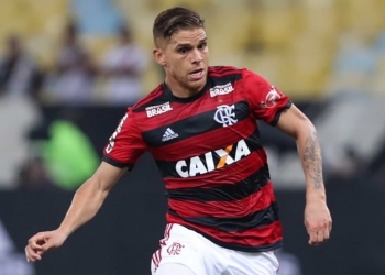 Agente se reunirá com a nova direção e deixa futuro de Cuéllar no Flamengo em aberto