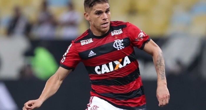 Agente se reunirá com a nova direção e deixa futuro de Cuéllar no Flamengo em aberto