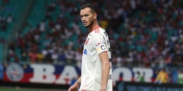 Atlético-MG negocia o retorno do zagueiro Réver, que está no Flamengo e pertence ao Inter
