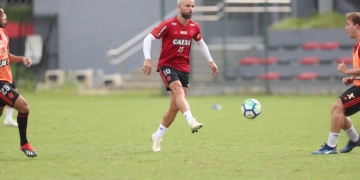 Com Maracanã lotado, Flamengo enfrenta Atlético-PR no encerramento da temporada