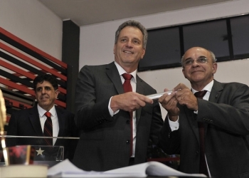Com desconforto e cordialidade, Bandeira se despede do Flamengo com troca de gentilezas