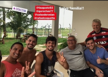 Com fogos e hino do Flamengo, Rodrigo Caio festeja acerto ao lado da família: "Honrado demais"