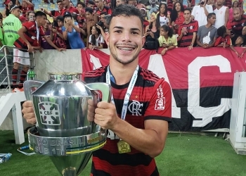 Daniel Cabral celebra mais um título da base em 2018: "Ano abençoado"