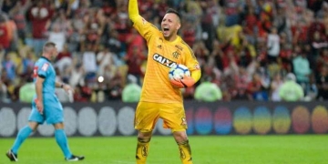 Diego Alves perto de definir permanência
