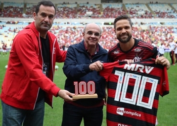 Diego faz carta de agradecimento a Bandeira: ‘Deixou um legado para o Flamengo’