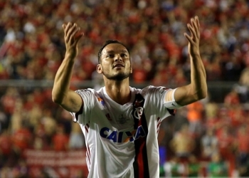Fla e Inter dão "ok", e transferência depende de acerto entre Réver e Galo