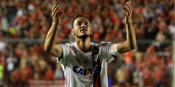 Fla e Inter dão "ok", e transferência depende de acerto entre Réver e Galo